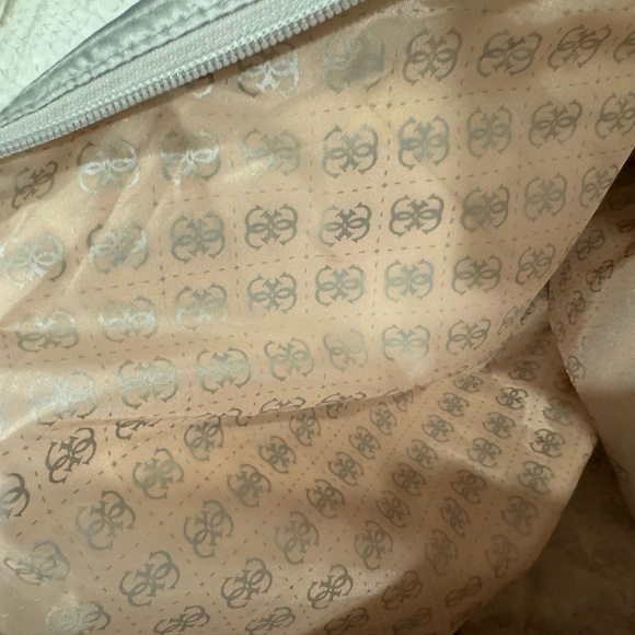 Handy Guess overnight bag pink, and gray - Picture 5 of 6